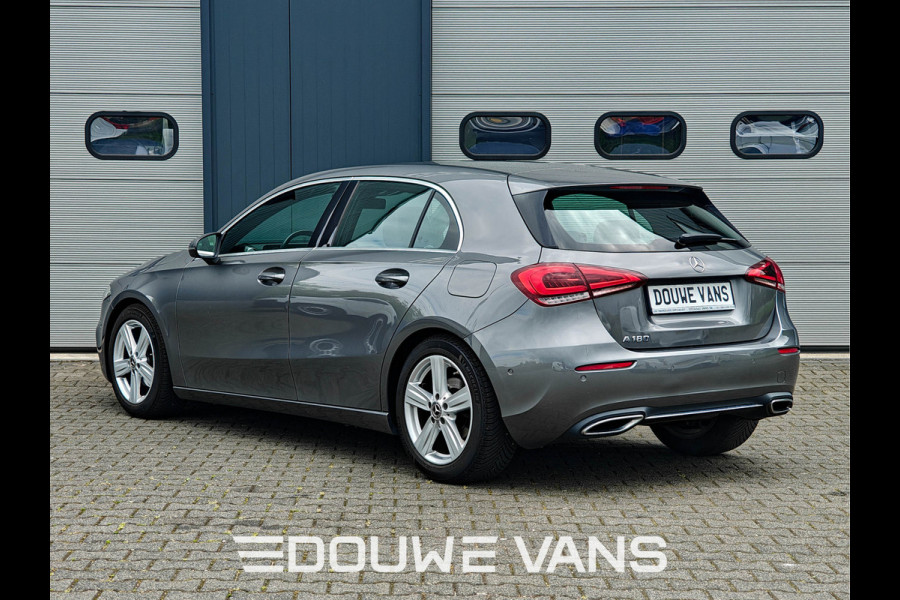 Mercedes-Benz A-Klasse 180 Automaat AmbienteVerli. Led MBUX Trekhaak BTW auto. 1ste eigenaar. Dealer onderhouden.