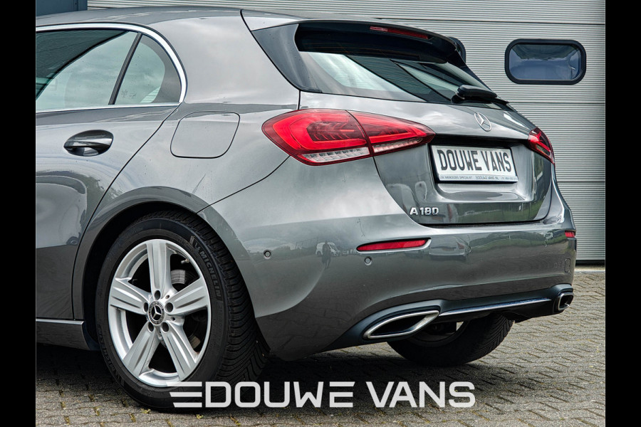Mercedes-Benz A-Klasse 180 Automaat AmbienteVerli. Led MBUX Trekhaak BTW auto. 1ste eigenaar. Dealer onderhouden.