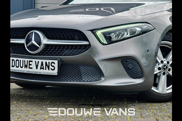 Mercedes-Benz A-Klasse 180 Automaat AmbienteVerli. Led MBUX Trekhaak BTW auto. 1ste eigenaar. Dealer onderhouden.
