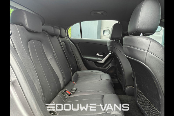 Mercedes-Benz A-Klasse 180 Automaat AmbienteVerli. Led MBUX Trekhaak BTW auto. 1ste eigenaar. Dealer onderhouden.