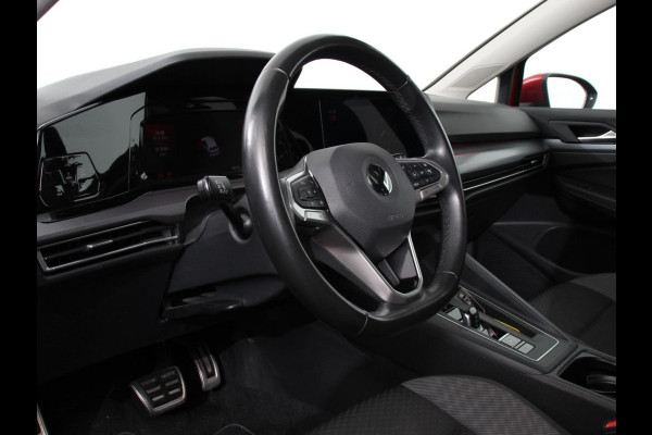 Volkswagen Golf 1.0 eTSI 110pk Active Automaat Panorama dak Navigatie Climate Control Adaptive Cruise Control Virtual Cockpit Stoelverwarming Extra Getint Glas