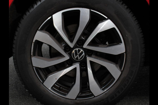 Volkswagen Golf 1.0 eTSI 110pk Active Automaat Panorama dak Navigatie Climate Control Adaptive Cruise Control Virtual Cockpit Stoelverwarming Extra Getint Glas
