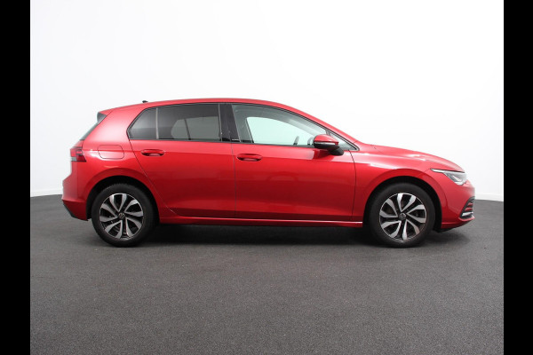 Volkswagen Golf 1.0 eTSI 110pk Active Automaat Panorama dak Navigatie Climate Control Adaptive Cruise Control Virtual Cockpit Stoelverwarming Extra Getint Glas