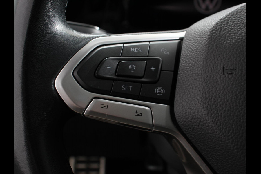 Volkswagen Golf 1.0 eTSI 110pk Active Automaat Panorama dak Navigatie Climate Control Adaptive Cruise Control Virtual Cockpit Stoelverwarming Extra Getint Glas