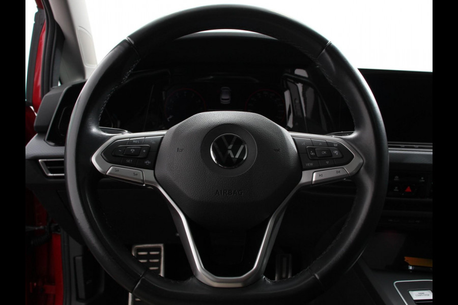 Volkswagen Golf 1.0 eTSI 110pk Active Automaat Panorama dak Navigatie Climate Control Adaptive Cruise Control Virtual Cockpit Stoelverwarming Extra Getint Glas