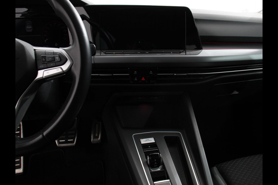 Volkswagen Golf 1.0 eTSI 110pk Active Automaat Panorama dak Navigatie Climate Control Adaptive Cruise Control Virtual Cockpit Stoelverwarming Extra Getint Glas