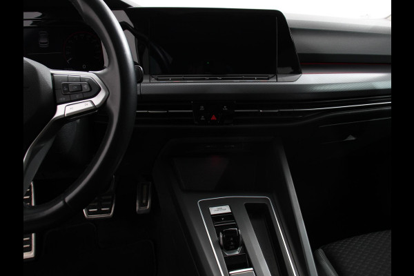 Volkswagen Golf 1.0 eTSI 110pk Active Automaat Panorama dak Navigatie Climate Control Adaptive Cruise Control Virtual Cockpit Stoelverwarming Extra Getint Glas