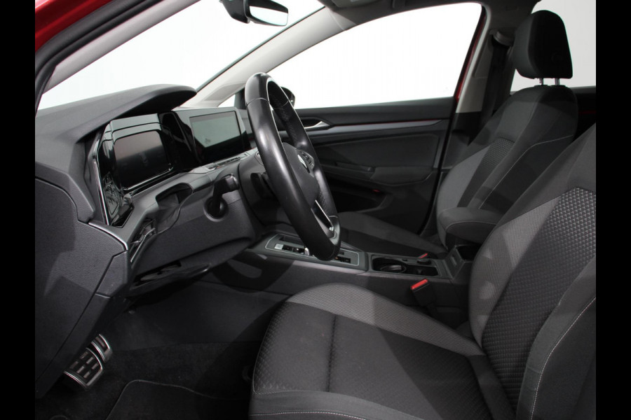 Volkswagen Golf 1.0 eTSI 110pk Active Automaat Panorama dak Navigatie Climate Control Adaptive Cruise Control Virtual Cockpit Stoelverwarming Extra Getint Glas