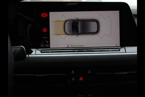 Volkswagen Golf 1.0 eTSI 110pk Active Automaat Panorama dak Navigatie Climate Control Adaptive Cruise Control Virtual Cockpit Stoelverwarming Extra Getint Glas