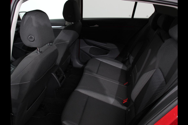 Volkswagen Golf 1.0 eTSI 110pk Active Automaat Panorama dak Navigatie Climate Control Adaptive Cruise Control Virtual Cockpit Stoelverwarming Extra Getint Glas