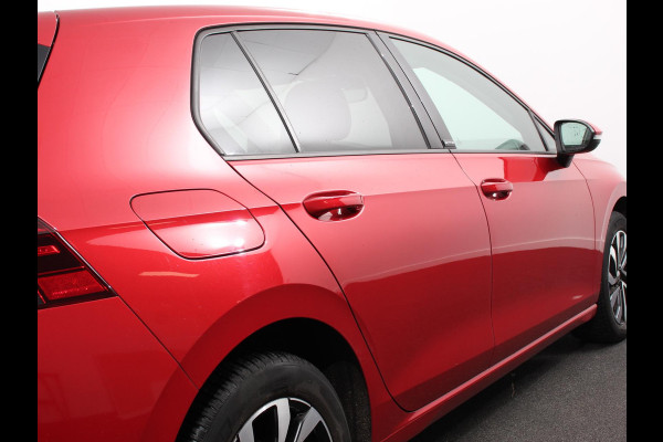 Volkswagen Golf 1.0 eTSI 110pk Active Automaat Panorama dak Navigatie Climate Control Adaptive Cruise Control Virtual Cockpit Stoelverwarming Extra Getint Glas
