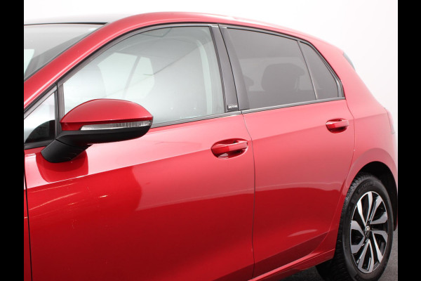 Volkswagen Golf 1.0 eTSI 110pk Active Automaat Panorama dak Navigatie Climate Control Adaptive Cruise Control Virtual Cockpit Stoelverwarming Extra Getint Glas