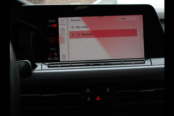 Volkswagen Golf 1.0 eTSI 110pk Active Automaat Panorama dak Navigatie Climate Control Adaptive Cruise Control Virtual Cockpit Stoelverwarming Extra Getint Glas