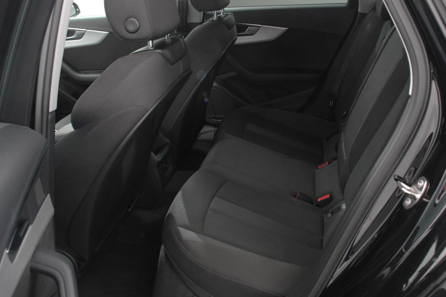 Audi A4 Avant 40 TFSI 204pk Automaat S-Line Black Edition Navigatie Apple Carplay/Android Auto Adaptieve Cruise Control Parkeersensoren Camera Dodehoek Assistent Elektrische Achterklep Stoelverwarming Climate Control
