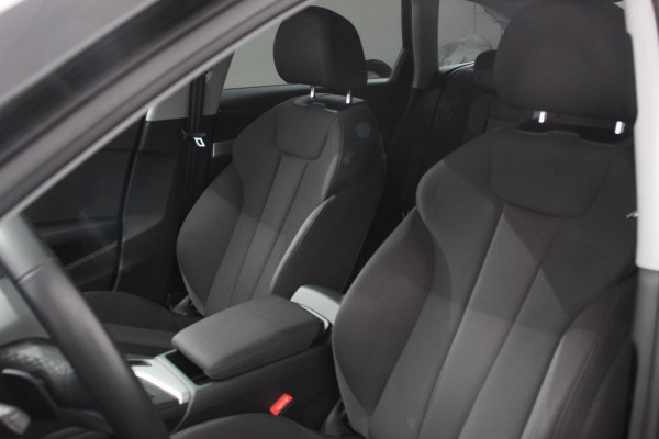 Audi A4 Avant 40 TFSI 204pk Automaat S-Line Black Edition Navigatie Apple Carplay/Android Auto Adaptieve Cruise Control Parkeersensoren Camera Dodehoek Assistent Elektrische Achterklep Stoelverwarming Climate Control