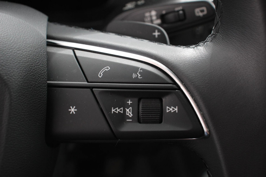 Audi A4 Avant 40 TFSI 204pk Automaat S-Line Black Edition Navigatie Apple Carplay/Android Auto Adaptieve Cruise Control Parkeersensoren Camera Dodehoek Assistent Elektrische Achterklep Stoelverwarming Climate Control