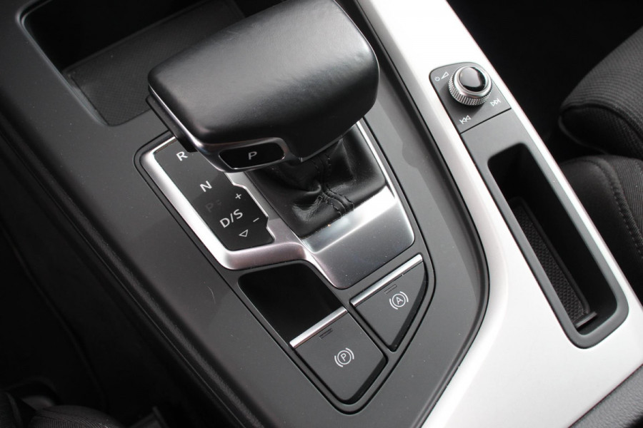 Audi A4 Avant 40 TFSI 204pk Automaat S-Line Black Edition Navigatie Apple Carplay/Android Auto Adaptieve Cruise Control Parkeersensoren Camera Dodehoek Assistent Elektrische Achterklep Stoelverwarming Climate Control