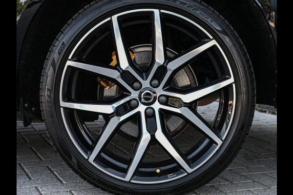 Volvo XC60 2.0 T8 Plug-in-hybrid AWD Polestar Engineered | NL Auto | Bowers & Wilkins | Camera | Panoramadak | Trekhaak | Memory Seat | Stuurverwarming | Stoelverwarming | Keyless Entry | ACC