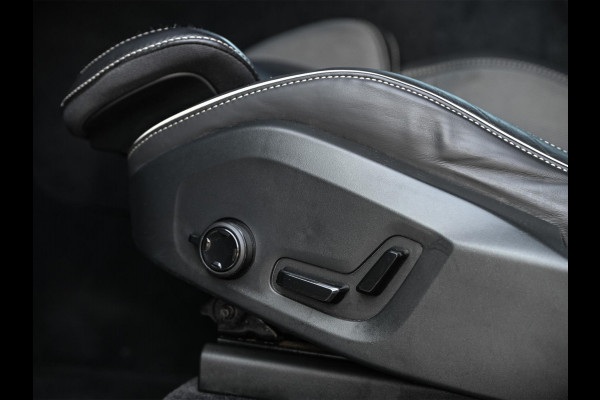 Volvo XC60 2.0 T8 Plug-in-hybrid AWD Polestar Engineered | NL Auto | Bowers & Wilkins | Camera | Panoramadak | Trekhaak | Memory Seat | Stuurverwarming | Stoelverwarming | Keyless Entry | ACC