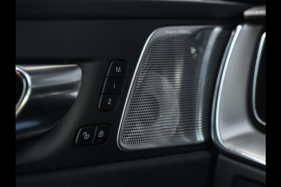 Volvo XC60 2.0 T8 Plug-in-hybrid AWD Polestar Engineered | NL Auto | Bowers & Wilkins | Camera | Panoramadak | Trekhaak | Memory Seat | Stuurverwarming | Stoelverwarming | Keyless Entry | ACC