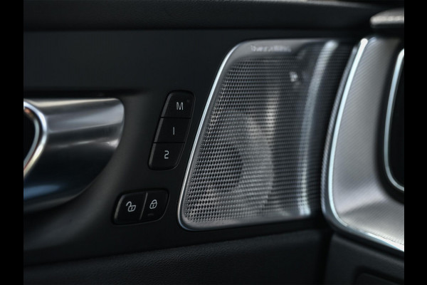 Volvo XC60 2.0 T8 Plug-in-hybrid AWD Polestar Engineered | NL Auto | Bowers & Wilkins | Camera | Panoramadak | Trekhaak | Memory Seat | Stuurverwarming | Stoelverwarming | Keyless Entry | ACC
