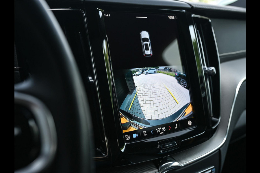 Volvo XC60 2.0 T8 Plug-in-hybrid AWD Polestar Engineered | NL Auto | Bowers & Wilkins | Camera | Panoramadak | Trekhaak | Memory Seat | Stuurverwarming | Stoelverwarming | Keyless Entry | ACC