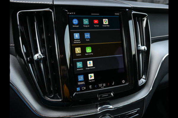 Volvo XC60 2.0 T8 Plug-in-hybrid AWD Polestar Engineered | NL Auto | Bowers & Wilkins | Camera | Panoramadak | Trekhaak | Memory Seat | Stuurverwarming | Stoelverwarming | Keyless Entry | ACC