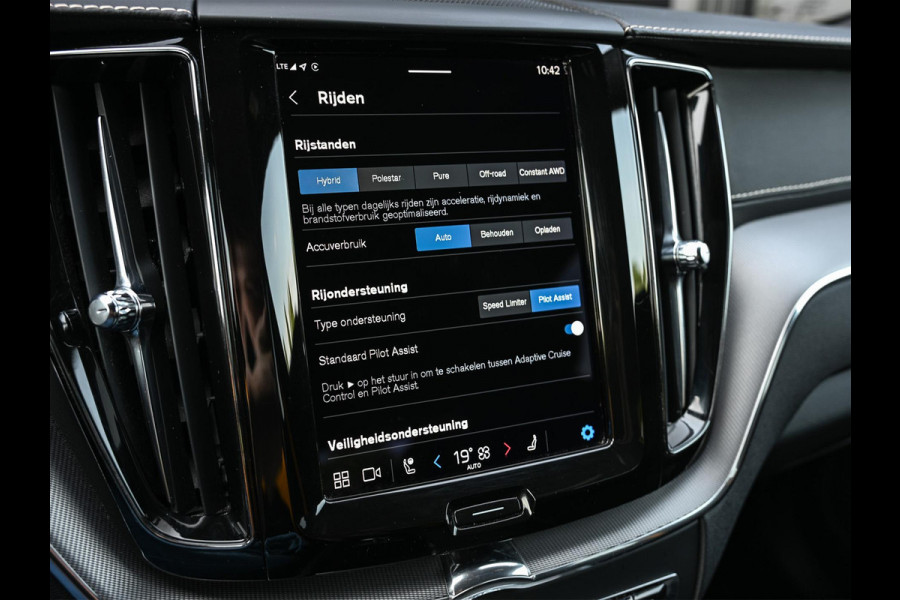 Volvo XC60 2.0 T8 Plug-in-hybrid AWD Polestar Engineered | NL Auto | Bowers & Wilkins | Camera | Panoramadak | Trekhaak | Memory Seat | Stuurverwarming | Stoelverwarming | Keyless Entry | ACC