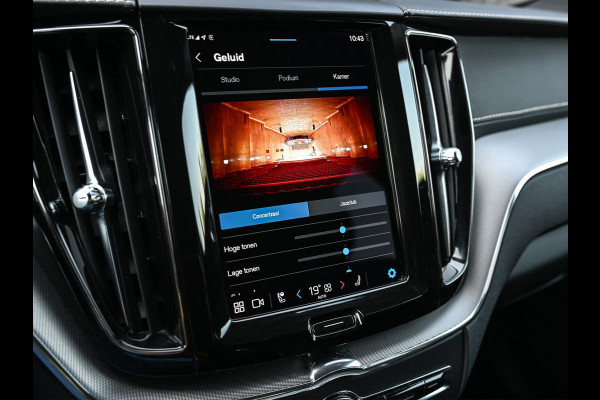 Volvo XC60 2.0 T8 Plug-in-hybrid AWD Polestar Engineered | NL Auto | Bowers & Wilkins | Camera | Panoramadak | Trekhaak | Memory Seat | Stuurverwarming | Stoelverwarming | Keyless Entry | ACC