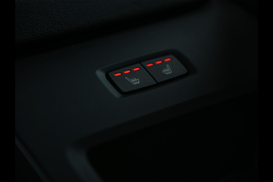 Volvo XC60 2.0 T8 Plug-in-hybrid AWD Polestar Engineered | NL Auto | Bowers & Wilkins | Camera | Panoramadak | Trekhaak | Memory Seat | Stuurverwarming | Stoelverwarming | Keyless Entry | ACC