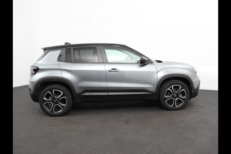 Jeep Avenger Summit 54 kWh SOH 96,5 % Camera Lichtmetalen Velgen 18" Navigatie Apple Carplay/ Android Auto Sfeerverlichting Parkeersensor achter Cruise Control Stoelverwarming Full LED Virtual Cockpit Climate Control Two tone Electrisch bedienbare achterkep