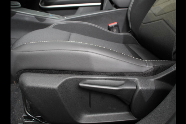 Jeep Avenger Summit 54 kWh SOH 96,5 % Camera Lichtmetalen Velgen 18" Navigatie Apple Carplay/ Android Auto Sfeerverlichting Parkeersensor achter Cruise Control Stoelverwarming Full LED Virtual Cockpit Climate Control Two tone Electrisch bedienbare achterkep