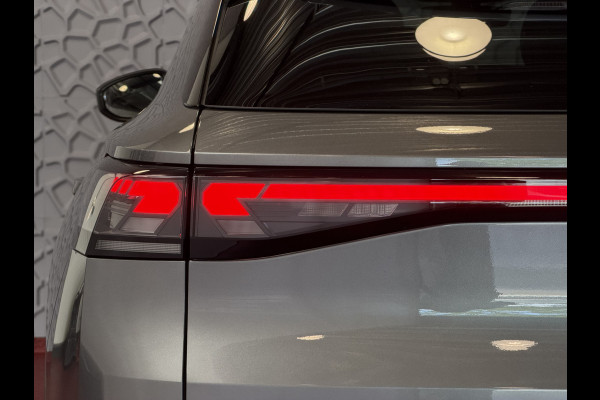 Volkswagen T-Roc 1.5 eTsi R-LINE 150PK EDITION TREKHAAK BLACK STYLE 19''LMV IQ LED/GRIL/LOGO STOEL/STUUR.VERW ELEK.KLEP 2026 ✅Top Auto's Wijchen , 30 Jaar Specialist in Volkswagen  : Alle Type's : R-Line Edition / Style / First Edition / Highline / Life , Zowel PHEV / HEV / MHEV / Benzine ✅