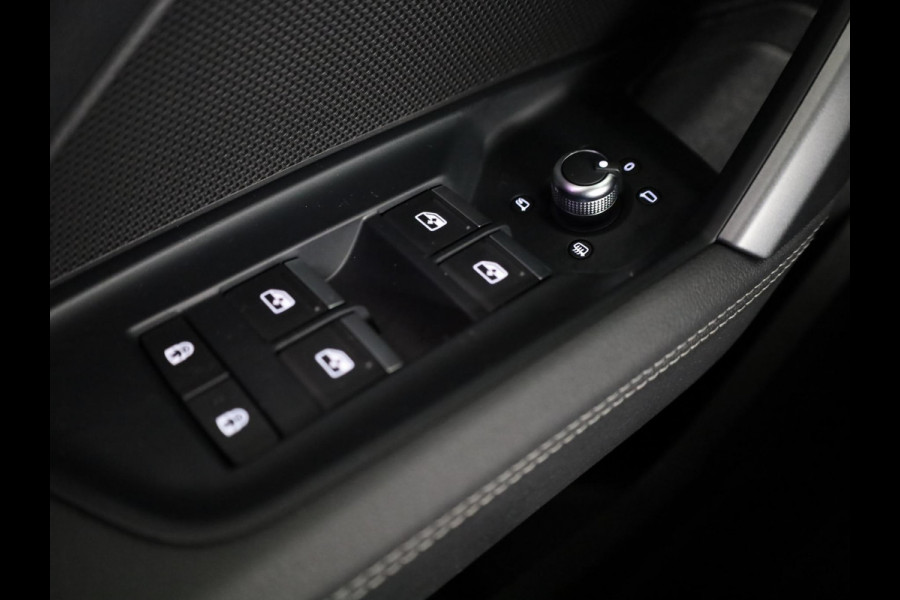 Audi A3 Limousine 35 TFSI S edition 150pk | Panoramadak | Navigatie | 17 inch Lichtmetalen velgen | Licht Pakket | Verlengde garantie