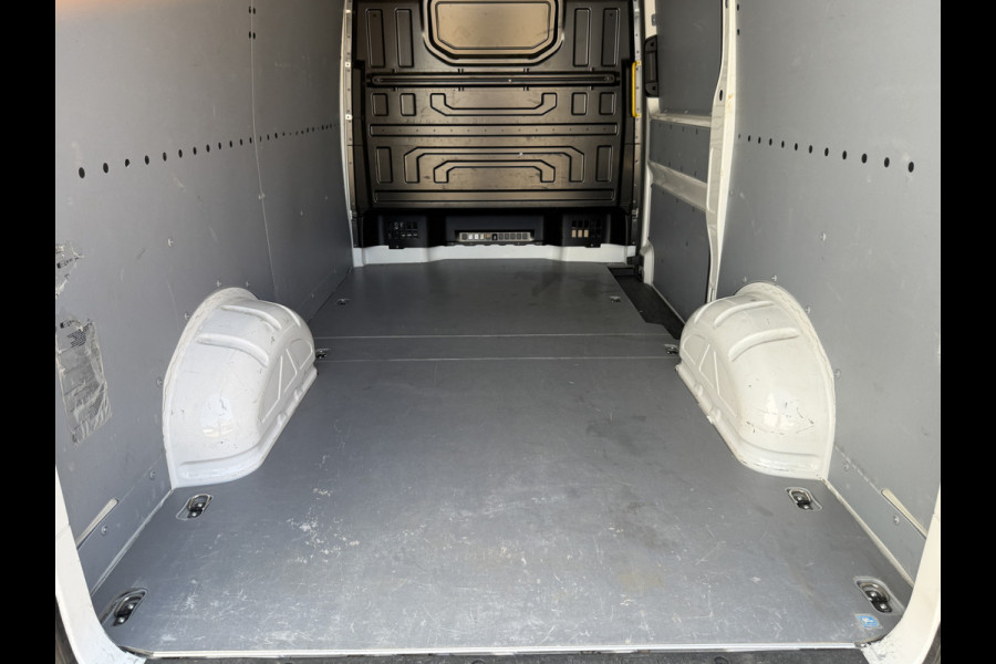 Volkswagen Crafter 2.0 TDI 140PK L3H3 Nieuw Model Virtual Cockpit Climate Control Carplay Camera Parkeersensoren v+a
