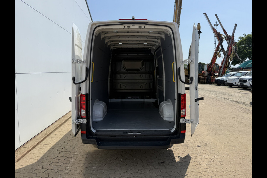 Volkswagen Crafter 2.0 TDI 140PK L3H3 Nieuw Model Virtual Cockpit Climate Control Carplay Camera Parkeersensoren v+a