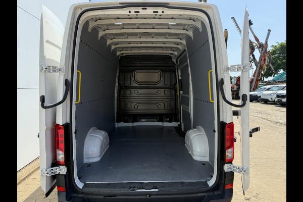 Volkswagen Crafter 2.0 TDI 140PK L3H3 Nieuw Model Virtual Cockpit Climate Control Carplay Camera Parkeersensoren v+a