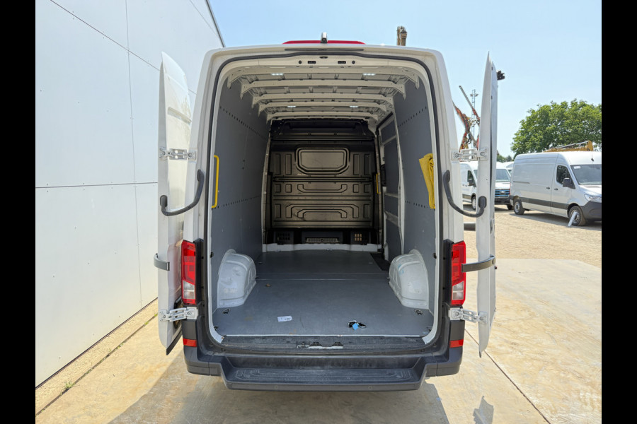Volkswagen Crafter 2.0 TDI 140PK L3H3 Nieuw Model Virtual Cockpit Climate Control Carplay Camera Parkeersensoren v+a