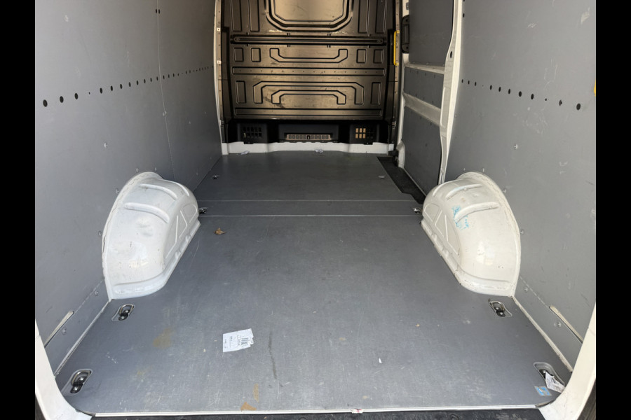 Volkswagen Crafter 2.0 TDI 140PK L3H3 Nieuw Model Virtual Cockpit Climate Control Carplay Camera Parkeersensoren v+a