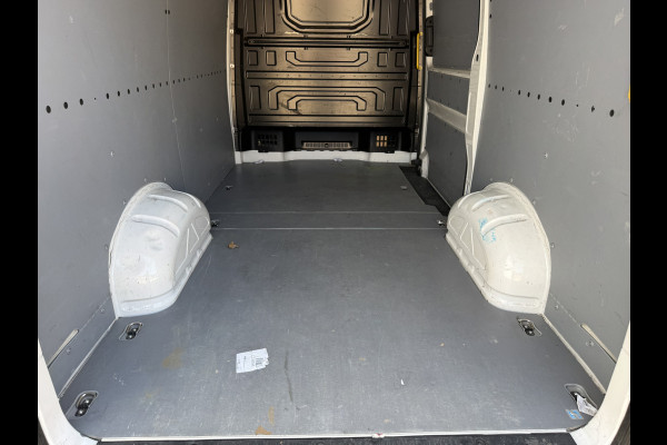 Volkswagen Crafter 2.0 TDI 140PK L3H3 Nieuw Model Virtual Cockpit Climate Control Carplay Camera Parkeersensoren v+a