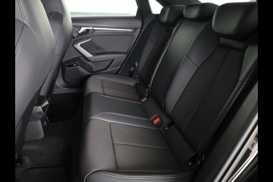 Audi A3 Limousine 35 TFSI S edition 150pk | Panoramadak | Navigatie | 19 inch Lichtmetalen velgen | Licht Pakket | Verlengde garantie