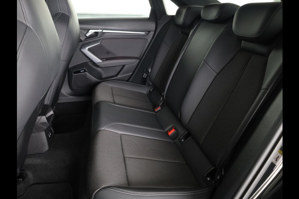 Audi A3 Limousine 35 TFSI S edition 150pk | Panoramadak | Navigatie | 19 inch Lichtmetalen velgen | Licht Pakket | Verlengde garantie