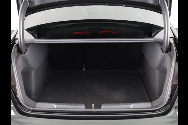 Audi A3 Limousine 35 TFSI S edition 150pk | Panoramadak | Navigatie | 19 inch Lichtmetalen velgen | Licht Pakket | Verlengde garantie
