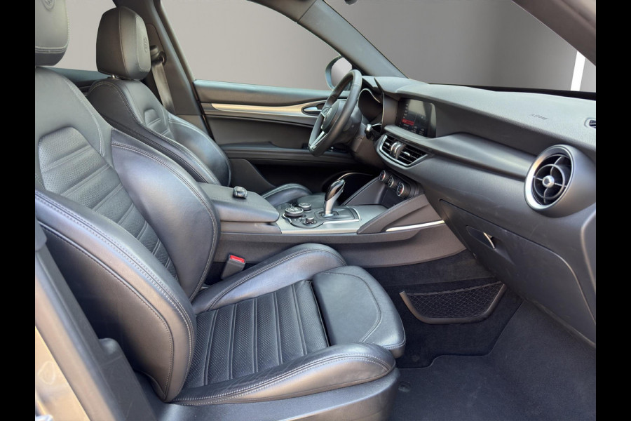 Alfa Romeo Stelvio 2.0 T AWD Super | 20" | Camera | Leder / Sportstoelen | Stuurverw | Elektr. Klep | Afn.Trekhaak | Goed onderhouden |