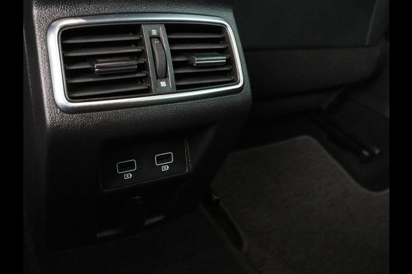 Renault Mégane 1.3 TCe Intens | Leder | Carplay | Head-Up | Stuurverwarming | Keyless | Camera | Full LED | Navigatie | Memory | Parkeerhulp | Cruise control | Climate control | Bluetooth