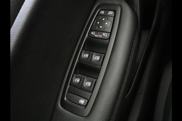 Renault Mégane 1.3 TCe Intens | Leder | Carplay | Head-Up | Stuurverwarming | Keyless | Camera | Full LED | Navigatie | Memory | Parkeerhulp | Cruise control | Climate control | Bluetooth