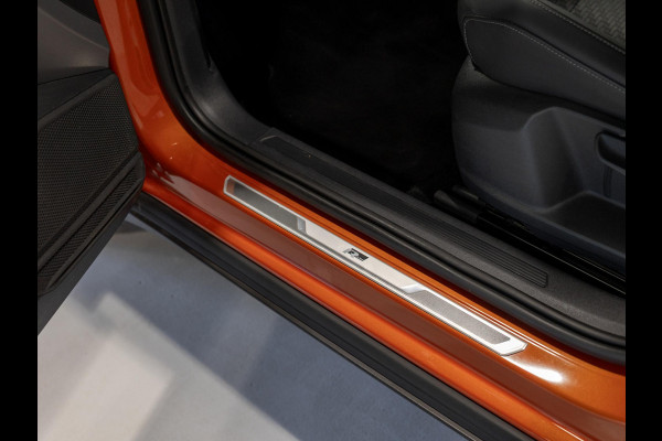 Volkswagen T-Cross 1.0 TSI 2x R-Line / 115pk / Achteruitrij camera / Dodehoek herkenning /