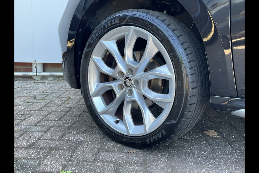 Škoda Kamiq 1.0 TSI Automaat Adapt.Cruise Carplay Pano Stoelverw. Business Edition