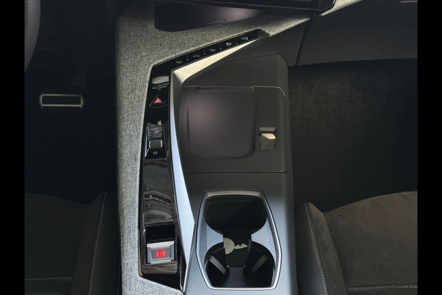 Peugeot 5008 1.2 HYBRID 145 GT NIEUWE AUTO 7PERS OPENDAK STOEL/STUUR VERW. ELEK.KLEP LED 7P 7 Persoons