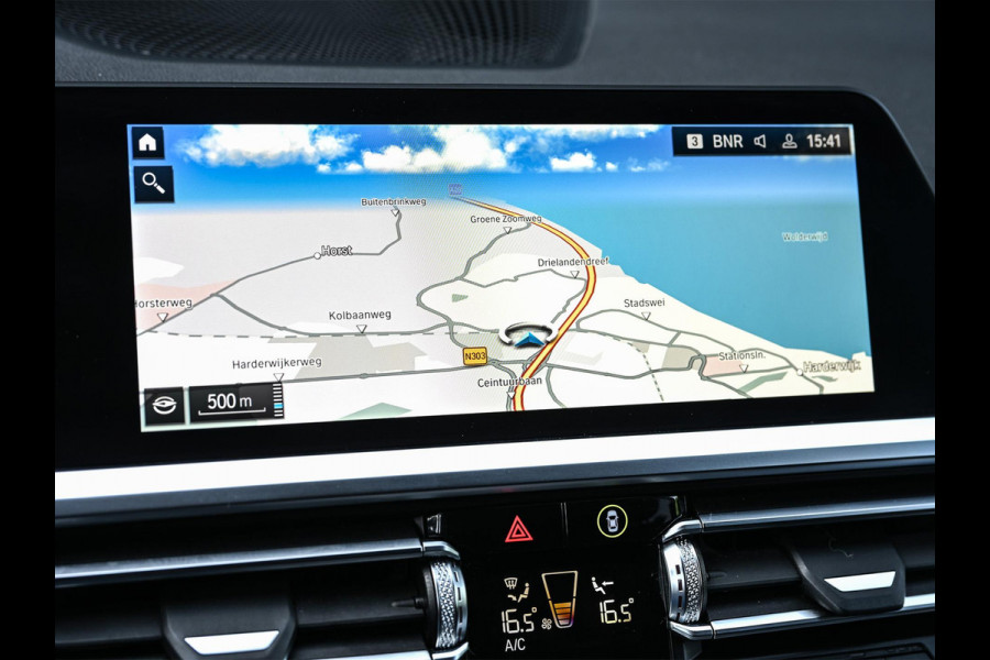 BMW 3 Serie Touring 330e High Executive | M-Sport | Panoramadak | Hifi | ACC | Stoelverwarming | Ambienteverlichting | Keyless | PDC V+A